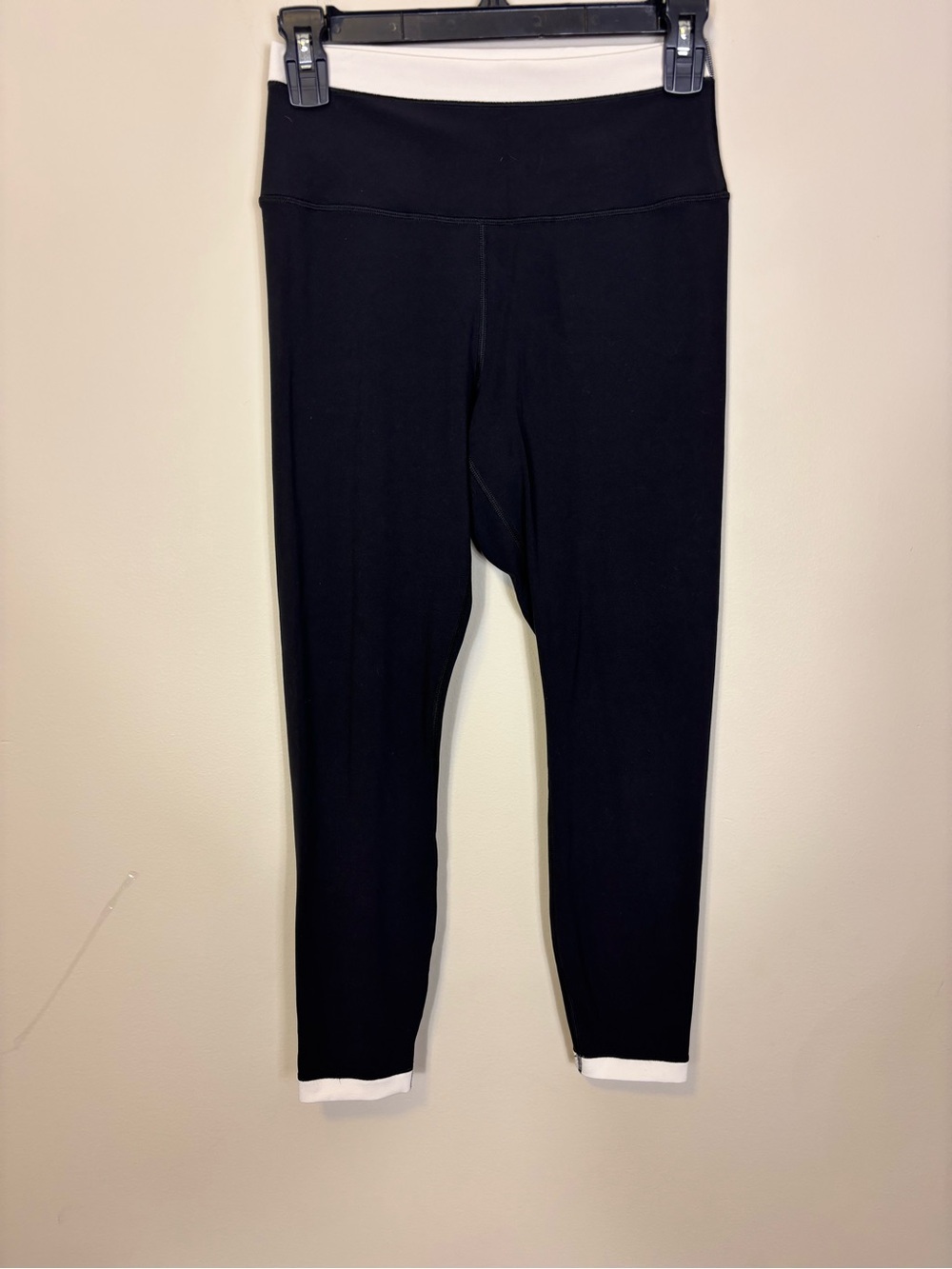 Athleta Transcend Tipped 7/8 Leggings Black with White Waist & Cuff Trim Medium